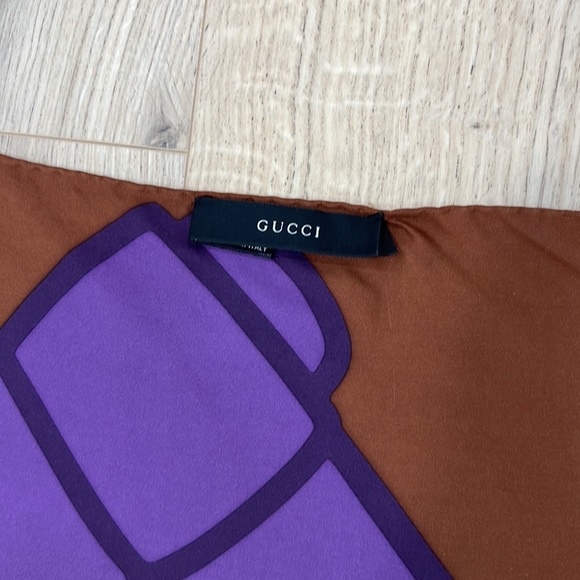 GUCCI SILK SCARF. 100%AUTHENTIC. USED. IN GOOD CONDITION. - Picture 3 of 11